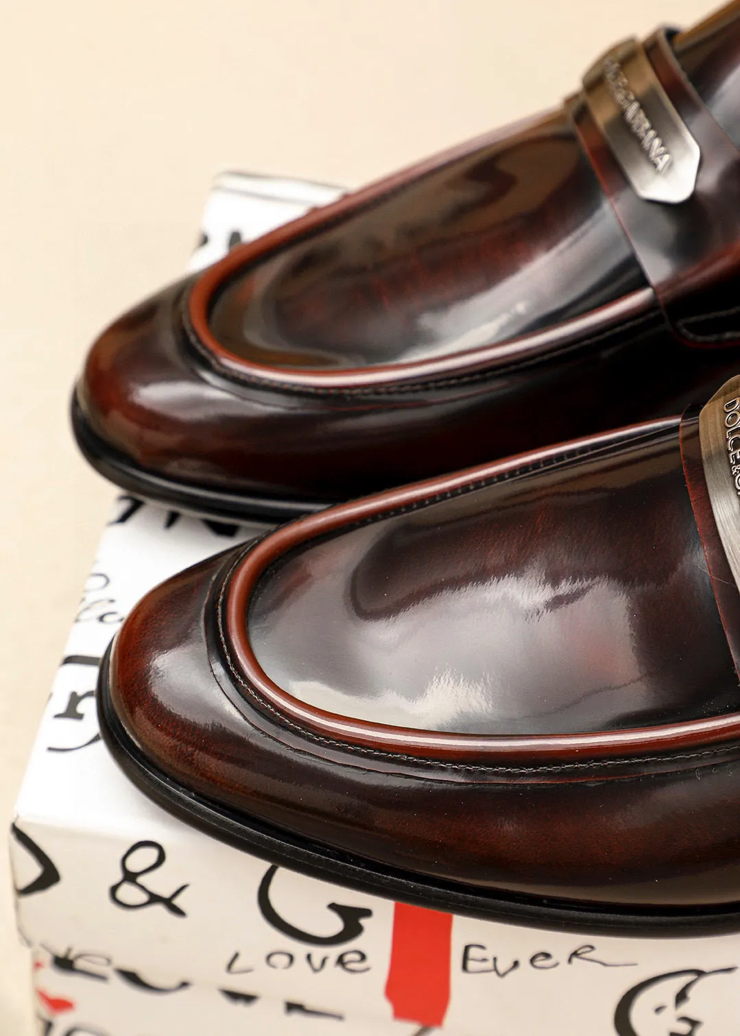 Men's clothing and shoes 💰460 💐DG top quality🔍🔍Men's new leather shoes🚹Sold simultaneously at counters⚠The uppers are imported open-edge beaded cowhide leather uppers from Italy, fully imported cowhide leather lining + classic hardware buckles, completely 1⃣️to 1⃣️reproduction🇮🇹💪💪, ⚠ Sole: The original sole is specially provided by the original factory. The exclusive movable molded sole is super comfortable. ⚠The original factory follows the order, 🔍🔍high quality, you can enter and exit the counter at will, welcome to compare⚠Size: 38-44 (45.46🉑️Customized)